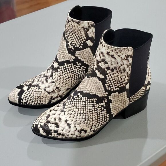 Spring snake skin design arch support zone heeled boots - Picture 1 of 4